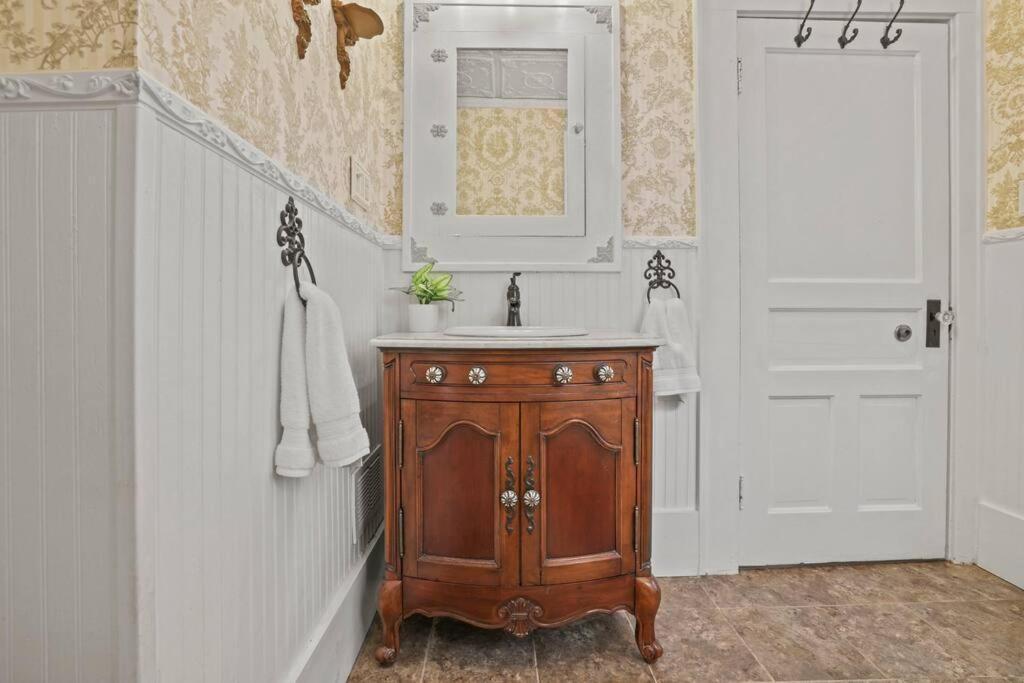 Charming Victorian Home - 2 Minutes To Downtown 랭커스터 외부 사진