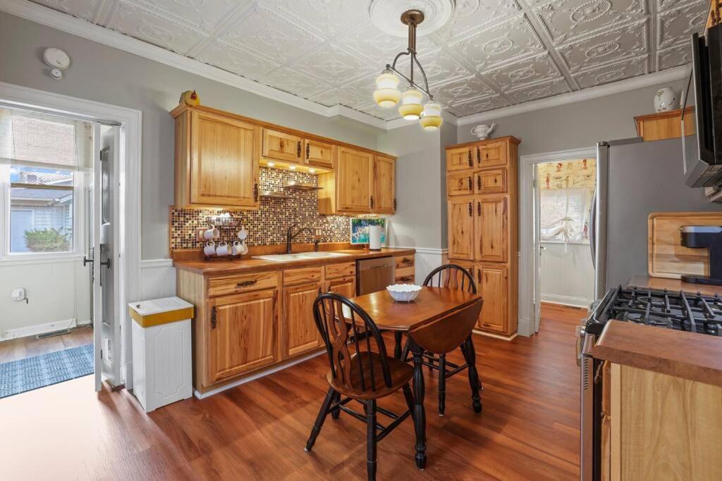 Charming Victorian Home - 2 Minutes To Downtown 랭커스터 외부 사진
